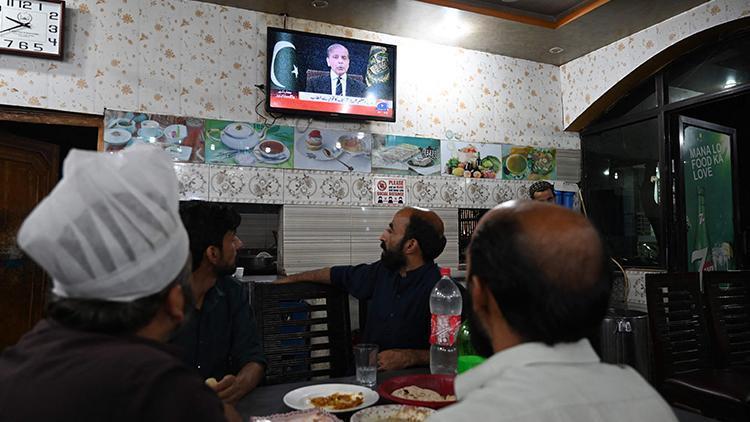 son-dakika-pakistan-ve-hindistan-arasinda-gerilim-tirmaniyor-karsilikli-misilleme-tehditleri-geldi-pakistan-ordusunun-siniri-gectigi-iddia-edildi-ffqJmq3Q.jpg