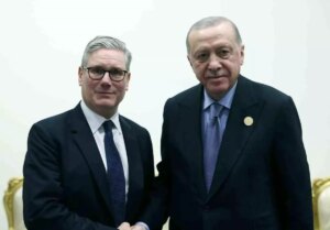 cumhurbaskani erdogan misirda ingiltere basbakani starmer ile gorustu zarDHylj.jpg